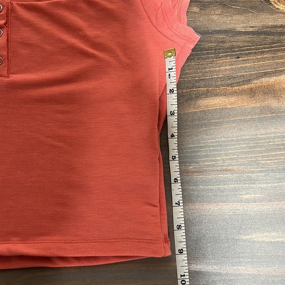 NWOT Cefian snap button double-lined crop top, coral, size large - Picture 9 of 9